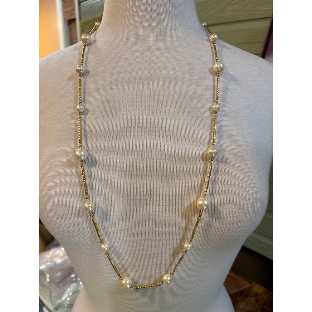 Vintage Avon Gold Tone Twisted Bar‎ Station Necklace Cream Faux Pearl J939